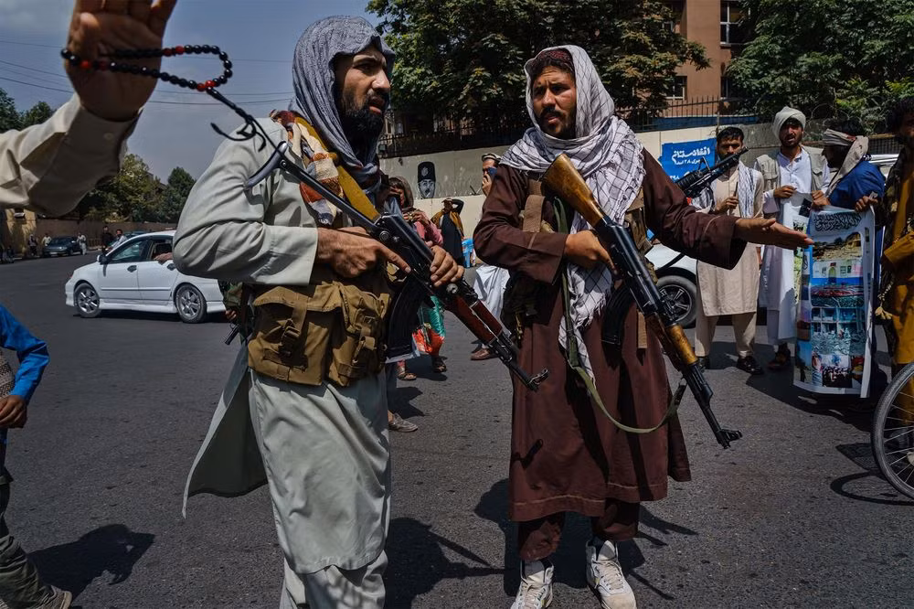 Đồng thời, lực lượng Taliban đã tiến hành chiến dịch chống khủng bố ở thành phố Jalalabad, thủ phủ của tỉnh Nangarhar, miền đông Afghanistan; nhằm truy quét lực lượng IS tại đây, vì đã gây ra nhiều vụ khủng bố đẫm máu, nhằm vào dân thường và lực lượng Taliban.