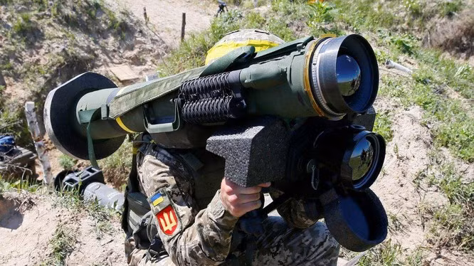 Ông Yermak cũng nhắc lại rằng, Ukraine đã nhận được hệ thống tên lửa chống tăng Javelin và các thiết bị quân sự khác từ Mỹ; “Tổng thống Mỹ nói rằng, Mỹ sẽ cung cấp mọi hỗ trợ quân sự cần thiết, để Ukraine có thể đẩy lùi bất kỳ cuộc tấn công nào vào lãnh thổ của mình” và khẳng định, “Mỹ thực sự hợp tác với Ukraine, như một đối tác chiến lược”.