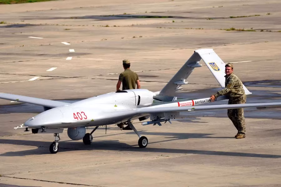 Những chiếc UAV mới chính là loại Bayraktar TB2S, điểm đặc biệt là số UAV này, có thể chống lại các biện pháp đối phó điện tử của Nga một cách hiệu quả, vì chúng được điều khiển thông qua tín hiệu vệ tinh GPS.
