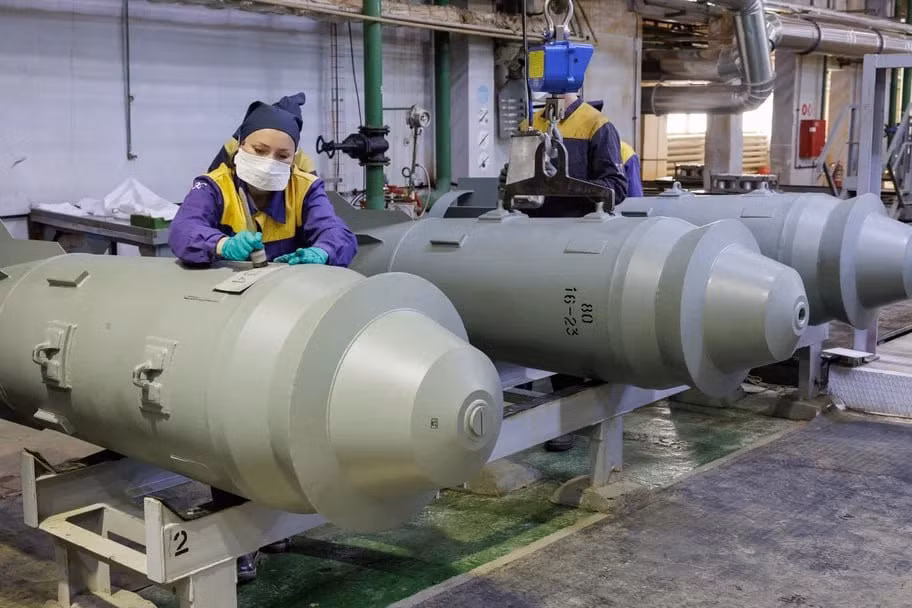 Chuyên gia quân sự Nga, Đại tá đã nghỉ hưu Viktor Baranets, trong cuộc trò chuyện với hãng tin Nga Sputnik, đã nói về hiệu quả cao của loại bom lượn hạng nặng này dùng để phá hủy các mục tiêu kiên cố của Quân đội Ukraine.