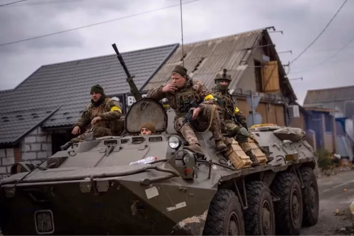 Ở phía sau của khu vực Izum, Quân đội Ukraine đang tấn công căn cứ hậu cần của Quân đội Nga tại đây và nhà ga trung tâm bảo đảm hậu cần Kupyansk từ bên trái phía sau.