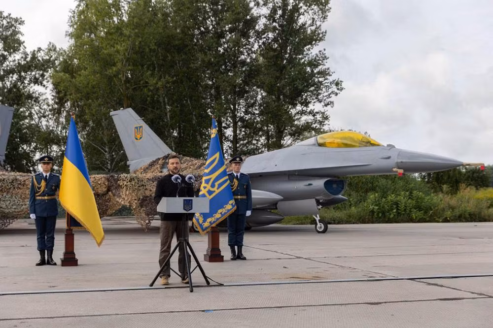 Loại vũ khí thứ hai mà phương Tây vừa cung cấp cho Ukraine, có thể vô hiệu hóa bom lượn của Nga. Ukraine đã có máy bay chiến đấu F-16 của châu Âu và sắp tới là hai máy bay cảnh báo sớm và kiểm soát trên không AEW&amp;C của Thụy Điển. 