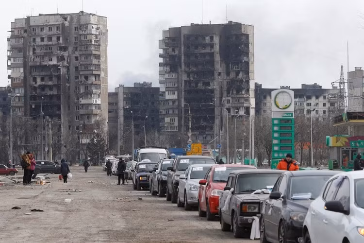 Chính quyền thành phố Mariupol ước tính, chỉ trong ngày 20/03, đã có khoảng 7.295 người dân sơ tán khỏi thành phố, thông qua các hành lang an toàn.