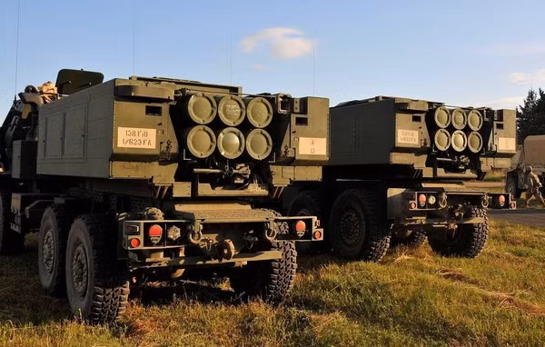 Tính năng nào của tên lửa HIMARS Ukraine khiến Nga khó chịu nhất? - Hình 4 Tinh nang nao cua ten lua HIMARS Ukraine khien Nga kho chiu nhat?-Hinh-4