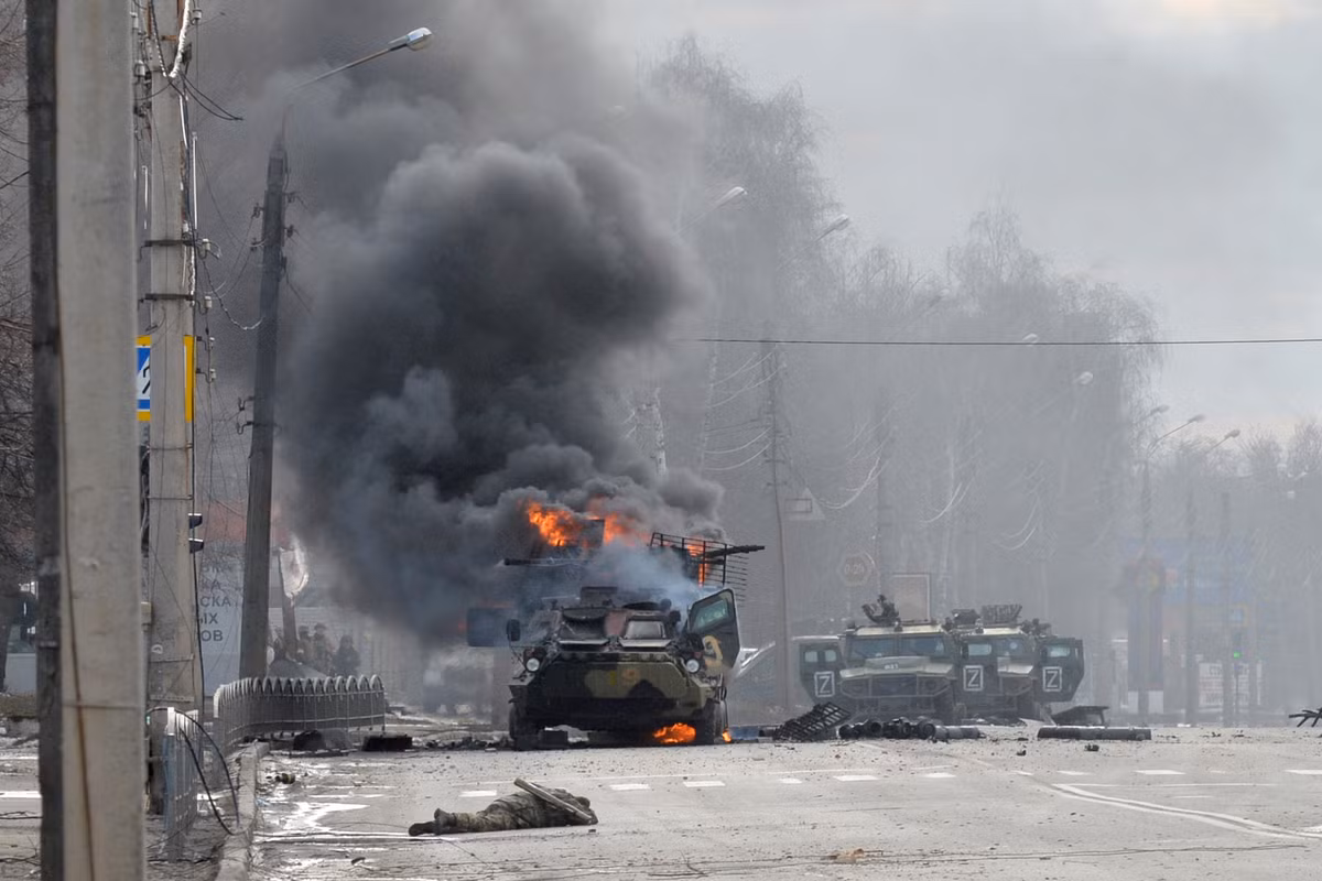 Trước tình hình làm chủ gần như hầu hết Ukraine và cô lập được Kiev, Tổng thống Nga Putin đã chỉ ra những điều kiện để chấm dứt chiến sự ở Ukraine. Theo thông báo của điện Kremlin, dẫn lời Tổng thống Putin nói rằng chiến dịch quân sự ở Ukraine sẽ có bước đột phá nếu các nhà quân sự Ukraine có cách tiếp cận xây dựng hơn và lưu tâm đến tình hình thực tế.