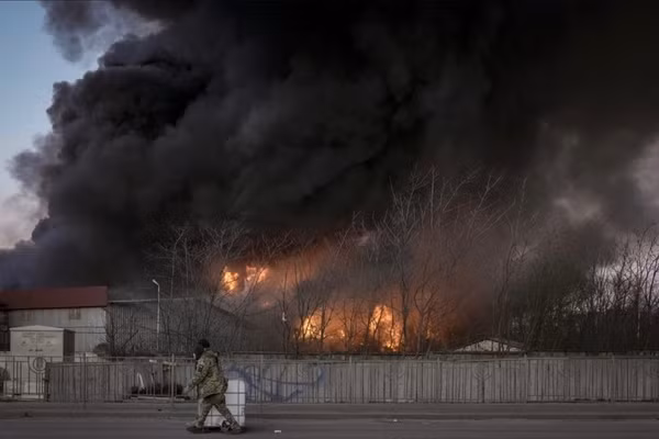 Với việc rút quân của Nga ở phía tây bắc và đông bắc khu vực Kiev, “Danh sách các lực lượng vũ trang Nga bị tổn thất” do Ukraine công bố, tiếp tục tăng; nhiều khu vực của Ukraine được Quân đội nước này “giải phóng”.