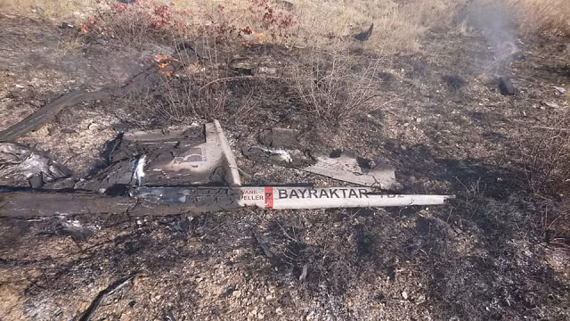 Nhưng có một điều chắc chắn rằng, UAV TB2 là loại máy bay không người lái có kích cỡ tương đối lớn và mức độ phản xạ radar rất cao; do vậy những hệ thống phòng không có thể dễ dàng phát hiện và bắn hạ.