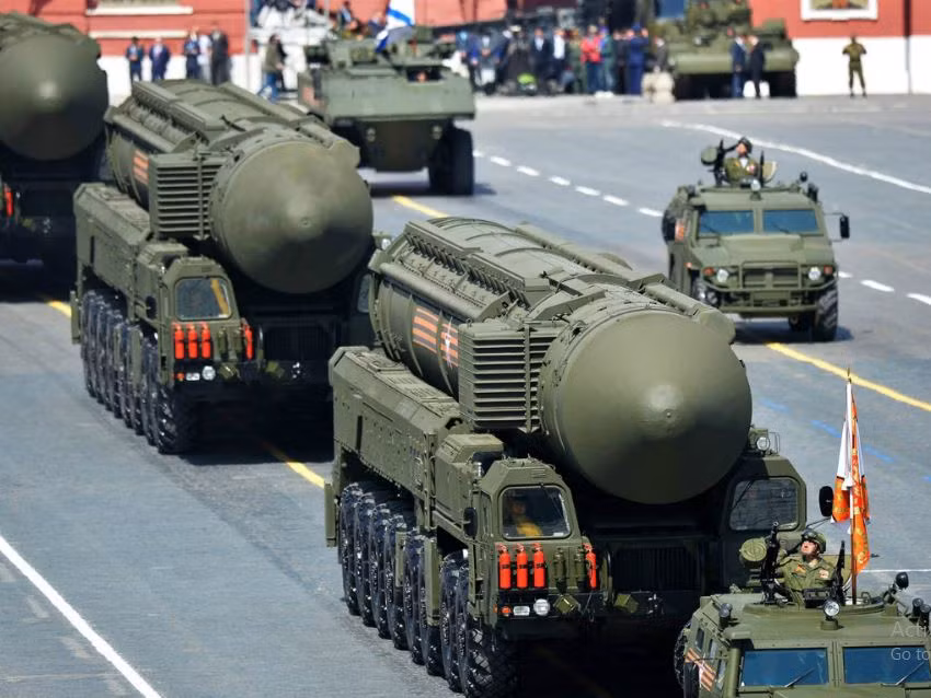 Nhà Trắng cũng cho biết, họ không ngạc nhiên khi Tổng thống Putin chấp thuận những thay đổi trong chính sách quốc gia cơ bản của Nga về răn đe hạt nhân và đặt ra các điều kiện mới cho việc sử dụng kho vũ khí hạt nhân của nước này, đồng thời có nói rõ rằng, Mỹ hiện tại không cần phải điều chỉnh học thuyết hạt nhân của họ. 