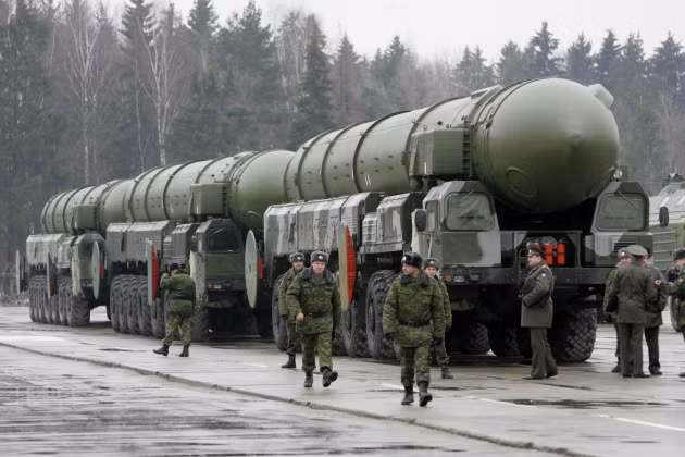 Theo Tổng thống Belarus, hiện nay các nước phương Tây đang tỏ thái độ “cực kỳ hung hăng” đối với cả Nga và Belarus; và do đó, việc triển khai vũ khí hạt nhân, thực sự có thể trở thành một biện pháp răn đe, với những cái “đầu nóng” của phương Tây.