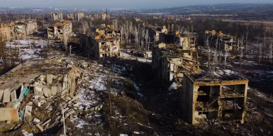 Bakhmut sẽ là điểm xuất phát để Nga tràn ngập miền Đông Ukraine, hay là "Trận chiến Stalingrad" mới mà Ukraine mong đợi? Sau nhiều tháng giao tranh ác liệt, dường như đã có một sự thay đổi “có thể nhận ra” trong chiến tuyến giữa Nga và Ukraine ở Bakhmut, khi quân Nga dần tiếp cận trung tâm thành phố.