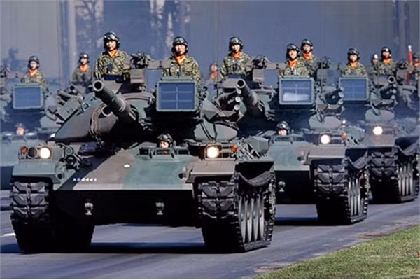 Chính phủ của cựu Thủ tướng Shinzo Abe, coi việc ngăn chặn các mối đe dọa từ Trung Quốc và Triều Tiên là ưu tiên số một về an ninh. Để đạt được mục tiêu đó, họ đã theo đuổi một chiến lược an ninh quốc gia, tập trung vào việc cải thiện Lực lượng Phòng vệ Nhật Bản (JSDF) cả về chất và lượng, đồng thời phát triển khả năng tiến hành các hoạt động đa miền.