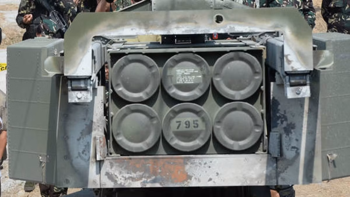 Thứ hai, tên lửa có điều khiển của hệ thống HIMARS này có tầm bắn rất xa, các trận địa phóng của nó về cơ bản nằm ngoài tầm bắn của pháo binh Nga khiến việc phản pháo là bất khả thi