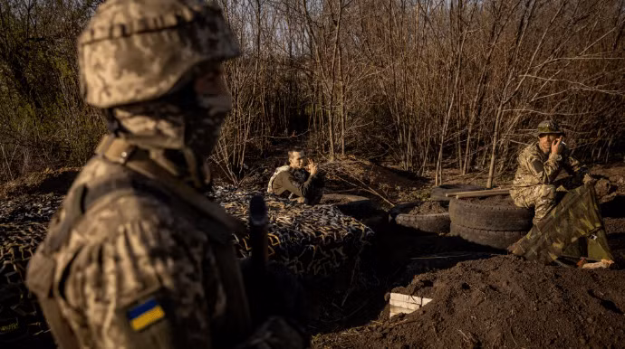 Đại sứ nhà nước tự xưng Luhansk tại Nga Rodion Miroshnik cho biết, các cơ quan nhà nước của Ukraine tại khu vực Dnipropetrovsk như Cơ quan An ninh Nhà nước Ukraine, văn phòng công tố, các chỉ số kinh tế và dữ liệu lưu trữ đã bắt đầu sơ tán. Cư dân Dnipropetrovsk có thể đã “sợ hãi trước” sức ép tấn công của quân Nga.