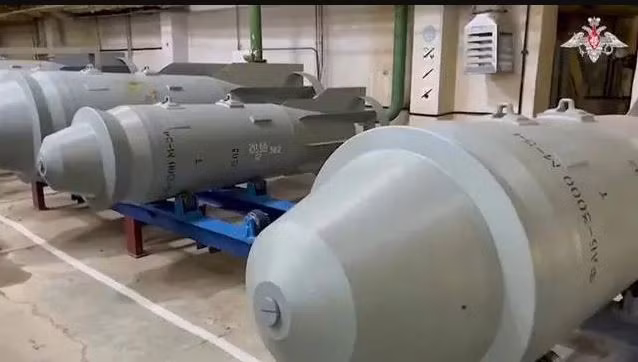 Được biết, Quân đội Nga hiện có trong kho hàng nghìn quả bom FAB-3000, nhưng do những thiếu sót nêu trên, đã hạn chế rất nhiều kịch bản sử dụng loại bom này, và Không quân Nga chỉ có thể sử dụng bom FAB-500 hoặc FAB-1500 nhỏ hơn.
