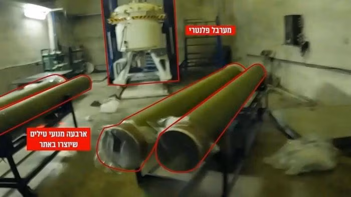 Theo IDF, cơ sở này là "dự án hàng đầu" của Iran, nhằm trang bị vũ khí cho lực lượng vũ trang Hezbollah, ở biên giới phía bắc của Israel. Hầu hết các tên lửa mà Hezbollah phóng vào Israel, đều được sản xuất tại đây. Cơ sở hình móng ngựa, bao gồm "dây chuyền lắp ráp tiên tiến" để có thể sản xuất 3.000 tên lửa tầm xa và dẫn đường chính xác cũng như tên lửa tầm ngắn mỗi năm. Nó giống như 3.000 quả bom hẹn giờ treo trên đầu Israel.