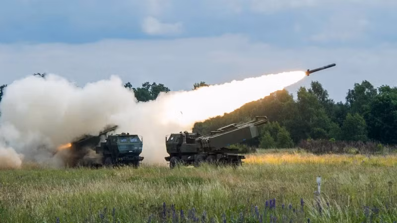 Mục tiêu đặc biệt của UAV Shahd-136 là săn tìm hệ thống pháo phản lực HIMARS và M270 do Mỹ và Anh viện trợ. Cần nhấn mạnh rằng, trình độ kỹ thuật và hiệu quả chiến đấu thực tế của các máy bay không người lái Iran, đã vượt quá khả năng chống đỡ của quân đội Ukraine.