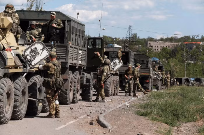 Tổng thống Nga Putin ra lệnh cho quân đội nước này, ngừng bắn trên toàn chiến tuyến ở Ukraine trong 36 giờ. Vậy trong 36 giờ này, điều gì đã xảy ra trên chiến trường Ukraine? Phải chăng như lời Tổng thống Ukraine Zelensky nói, quân đội Nga đang tranh thủ ngừng bắn để nghỉ ngơi?