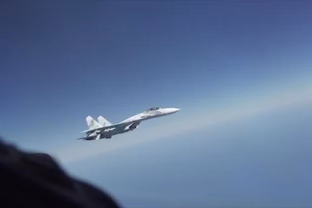 Một phi công lái máy bay chiến đấu F-35 của Không quân Italia, đã buộc phải tìm kiếm sự trợ giúp về mặt tâm lý, sau cuộc chạm trán bất ngờ với máy bay chiến đấu Su-30SM của Không quân Nga, trên bầu trời Biển Baltic. 