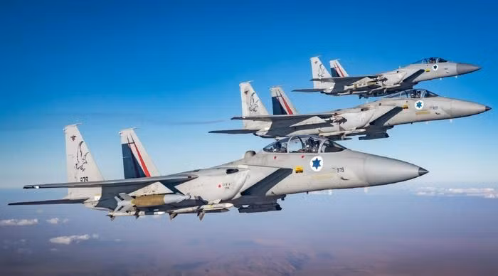 Ngoài tên lửa này, F-14A của Iran còn được trang bị tên lửa không đối không Fakul-90, đây là bản sao tên lửa AIM-54B của Iran, có tầm bắn tối đa 150 km. F-14A được trang bị hệ thống radar trên không AN/AWG-9 đa chức năng, có thể phát hiện các mục tiêu có độ phản xạ radar chỉ 0,07 mét vuông, gần tương đương với kích thước của tên lửa hành trình Delilah của Israel. 