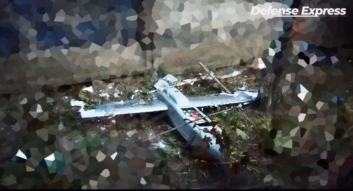 Còn các nguồn tin của Nga không cung cấp bất kỳ thông tin nào về loại UAV mới, họ chỉ nhắc lại thông tin trên các ấn phẩm của Ukraine, nhưng Bộ Quốc phòng Nga không tiết lộ thông tin về loại UAV mới; rất có thể là loại UAV mới đang trong giai đoạn thử nghiệm thực chiến. (Nguồn ảnh: Defence-ua, Topwar, CNN).