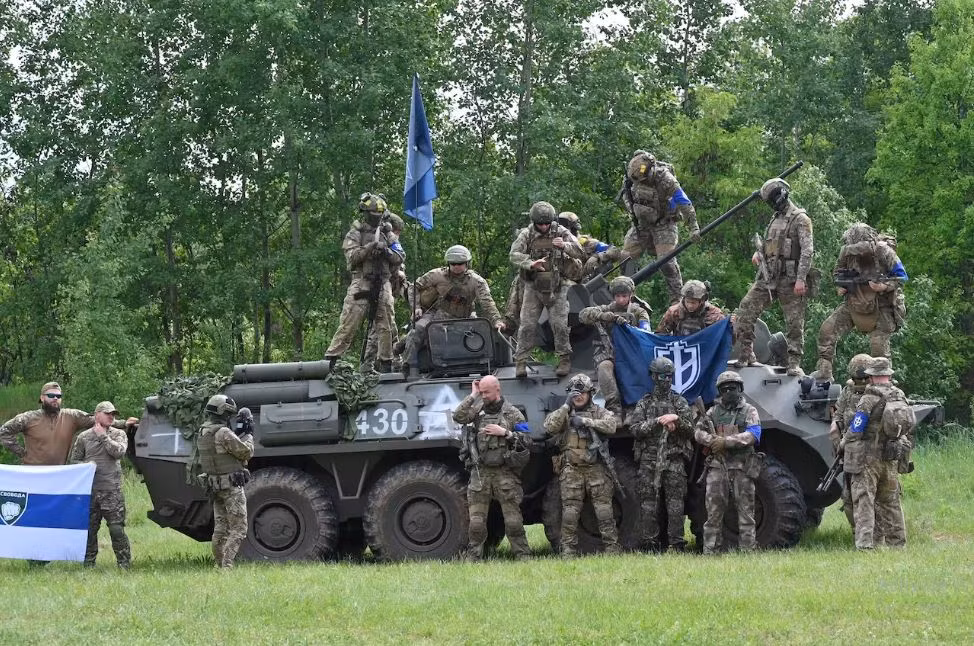 Tất nhiên, Mỹ và Ukraine không quan tâm đến quá khứ của Quân đoàn 25, mà họ lo ngại việc thành lập lực lượng này có ý nghĩa gì. Ngay sau đó, Bộ Quốc phòng Nga đã đưa ra câu trả lời, đó là Quân đoàn 25 tái thành lập, sẽ được triển khai gần Crimea