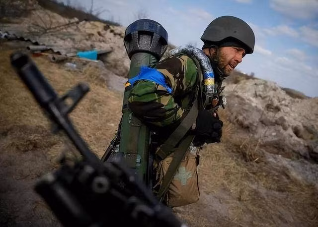 Tuy nhiên, với sức mạnh hiện tại của quân đội Ukraine, khó có thể nói là họ có thể xuyên thủng tuyến phòng thủ thứ hai trong thời gian ngắn. Điều quan trọng là viện trợ mới của NATO cho Ukraine, sẽ đến ngay cuối tháng 9. Khi đó, quân đội Ukraine được tăng cường, sẽ tấn công vào tuyến phòng thủ thứ hai và quân Nga ở Zaporozhye thực sự sẽ bị đe dọa.
