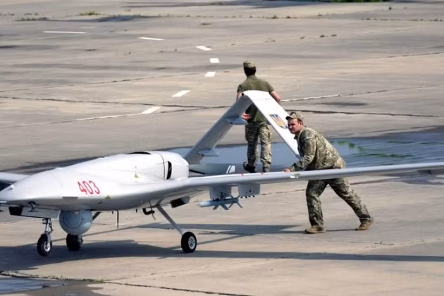 Số UAV TB2 mà Ukraine mua của Thổ Nhĩ Kỳ với mục đích sử dụng trong khu vực đường giới tuyến ở Donbass. Quân đội Ukraine đặt nhiều hy vọng về khả năng của UAV TB2, trong cuộc đối đầu với lực lượng dân quân ly khai và thậm chí cả Nga.