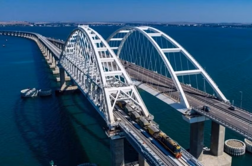 Đồng thời, quân đội Ukraine đã sử dụng nhiều chiến thuật khác nhau để phát hiện và quấy rối các mục tiêu của Nga ở Crimea trong thời gian qua; bao gồm chế áp, phá hủy, quấy rối và tấn công. Các loại vũ khí như tên lửa đạn đạo, máy bay chiến đấu, tên lửa chống bức xạ, UAV đã được sử dụng để quấy rối khả năng phòng thủ của quân đội Nga. 