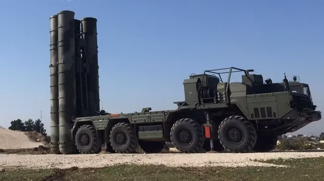 Tuy nhiên lần này, quân đội Ukraine đã tấn công thẳng vào trận địa tên lửa phòng không S-400 của Nga ở phía nam quân cảng Sevastopol. Trên thực tế, mục tiêu thực sự có khả năng, đó chính là hạm đội Nga đang neo đậu ở quân cảng Sevastopol.