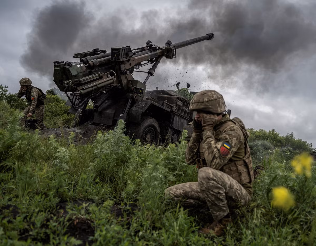 Ngược lại với Quân đội Nga thì Quân đội Ukraine ngày càng có ít đạn pháo. Trước đó có thông tin cho rằng, một khẩu pháo của Ukraine ở Avdiivka mỗi ngày chỉ được cấp hơn chục viên đạn; con số này chỉ như một “giọt nước trong thùng”, nếu so với hỏa lực của Quân đội Nga. 