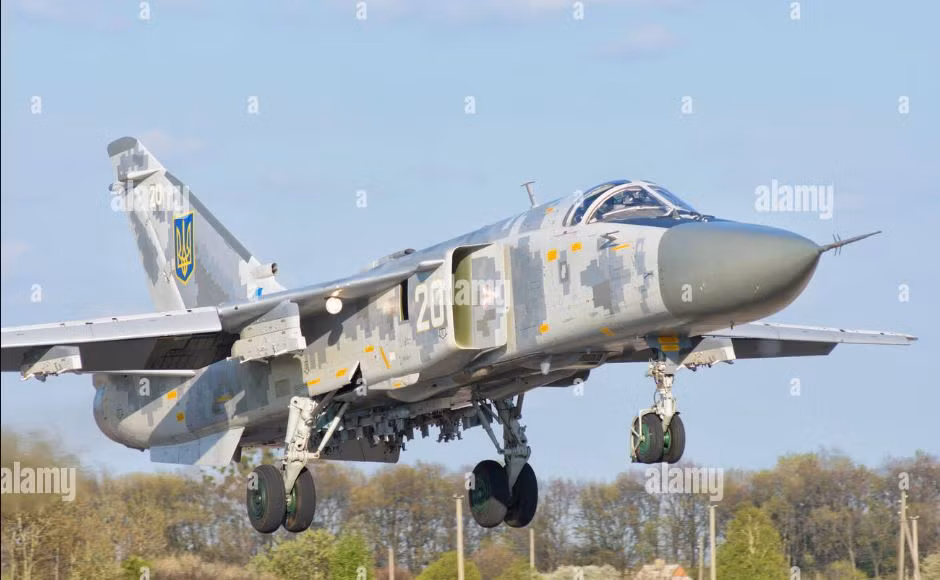 Mang được tên lửa Storm Shadow là một chuyện, nhưng liệu những “con ngựa thồ” Su-24 và Su-27 có thể sử dụng loại tên lửa này không? Về nguyên tắc, các chuyên gia cho rằng, việc tích hợp là có thể nhưng không phải là dễ dàng.