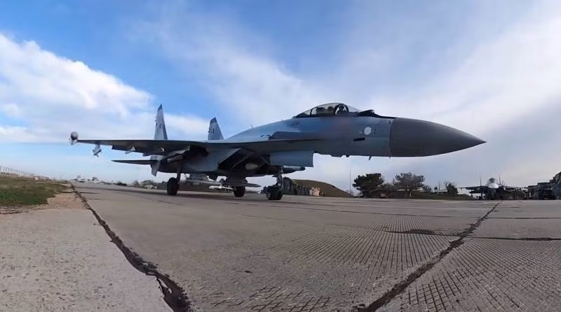 Tuy nhiên chiếc tiêm kích bom Su-24 phóng tên lửa Storm Shadow và một máy bay chiến đấu MiG-29 đi cùng để làm nhiệm vụ bảo vệ, đã bị máy bay chiến đấu của Không quân Nga đang thực hiện nhiệm vụ tuần tra trên không đánh chặn thành công.
