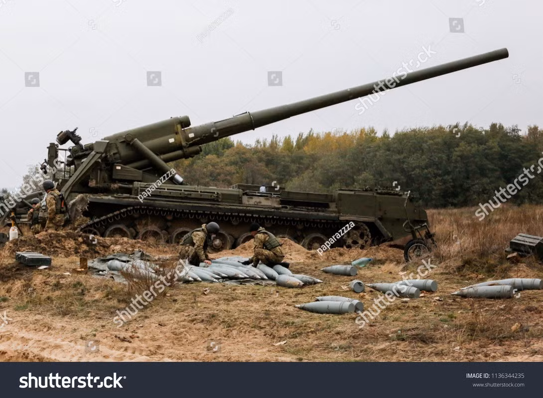Quân đội Ukraine có khả năng chống pháo rất mạnh, do 2S7 không có tháp pháo che chắn cho kíp pháo thủ, nên thậm chí không cần phải bắn trúng trực tiếp, mà chỉ cần đạn rơi gần trong phạm vi sát thương, cũng đủ làm tê liệt và tiêu diệt toàn bộ kíp pháo thủ. 