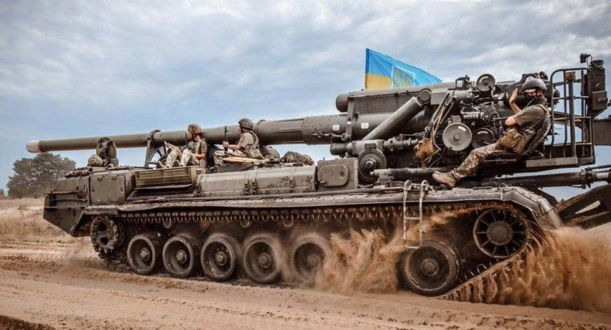 Trong cuộc xung đột Nga-Ukraine, thành tích của những khẩu siêu pháo 2S7 của quân đội Nga và Ukraine ở mức trung bình, thậm chí kém. Tuy nhiên, so sánh hiệu suất của những khẩu pháo 2S7 của quân đội Ukraine tốt hơn.