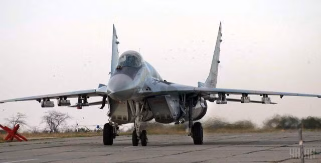 Ngoài ra, Lực lượng Không quân Ukraine được điều động trở lại và tấn công 4 vị trí của Nga ở Blakhodatny, Andreyevka và Biloshilka. Trong khi đó, chưa thấy Không quân Nga xuất kích?