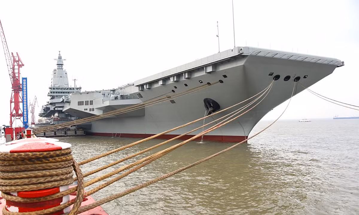 Tuy nhiên, hạn chế của Type 003 là về động cơ, khi vẫn sử dụng năng lượng thông thường, khiến hạn chế thời gian hoạt động trên biển; nhất là các hoạt động tầm xa. Bằng cách đẩy nhanh quá trình phát triển tàu sân bay chạy bằng năng lượng hạt nhân, Trung Quốc đang đẩy nhanh quá trình hoàn thiện năng lực không quân hải quân.