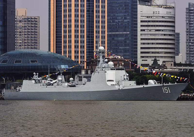 Type 052C chủ yếu sử dụng các hệ thống của Trung Quốc có nguồn gốc từ công nghệ nước ngoài trước đó; các tàu khu trục Type 052 và Type 052B trước đó sử dụng hỗn hợp các hệ thống của Nga và Trung Quốc.