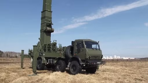 Hệ thống tác chiến điện tử tích hợp Murmansk-BN là một mạng lưới ăng-ten khổng lồ, bao gồm 4 ăng-ten tần số cao được bố trí trên 4 phương tiện vận tải 4 trục hạng nặng. Những ăng-ten này có thể phát ra sóng điện từ mạnh, gây nhiễu và làm hỏng hệ thống liên lạc vô tuyến, radar, dẫn đường và các thiết bị điện tử khác của đối phương.