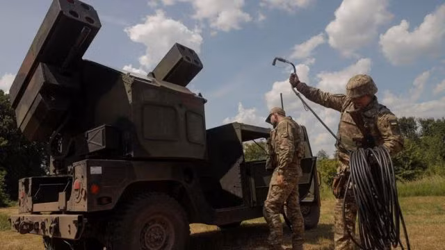 Từ đầu tháng 11, các nước NATO đã hứa sẽ cung cấp cho Ukraine một số hệ thống phòng không. Tổng thống Ukraine Zelensky và Bộ trưởng Bộ Quốc phòng Ukraine Umirov thậm chí còn vui mừng tuyên bố rằng, 20 quốc gia phương Tây đã thành lập một “liên minh”, để cung cấp vũ khí phòng không mới cho Ukraine.