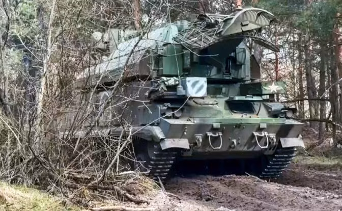 So sánh các hệ thống phòng không của Ukraine có nguồn gốc NATO và của Nga tại chiến trường phía Bắc Ukraine, tình báo Anh đánh giá vũ khí phòng không của Ukraine, có tính năng kỹ chiến thuật kém hơn so với hệ thống phòng không tầm ngắn Tor-M1 của Nga. 