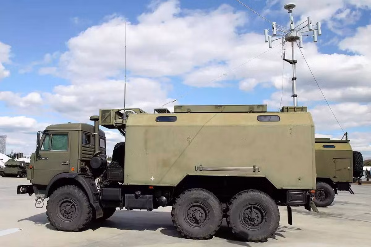 Ông Cherevaty nhấn mạnh sự cấp bách đối với Ukraine, trong việc củng cố các trụ cột của binh chủng tác chiến điện tử. Hiện Quân đội Ukraine cũng có một trường đào tạo cho chuyên ngành này; rõ ràng, tầm quan trọng của các hệ thống tác chiến điện tử đã được thừa nhận (ảnh hệ thống EW Pole).