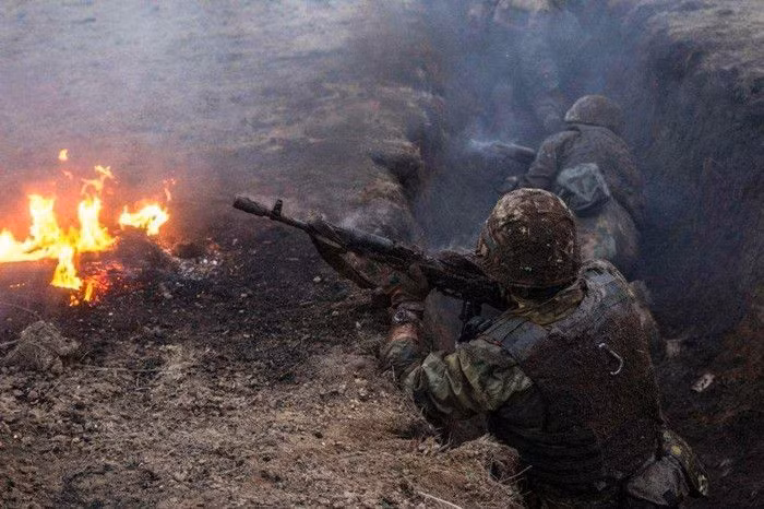 Sau khi tái chiếm Pavlovka từ tay quân Nga từ hồi tháng 6, Quân đội Ukraine đã xây dựng một trận địa phòng ngự kiên cố vững chắc, lần lượt thực hiện nhiều nỗ lực phản công và đánh bật quân Nga và cả hai bên đều thiệt hại nghiêm trọng. 