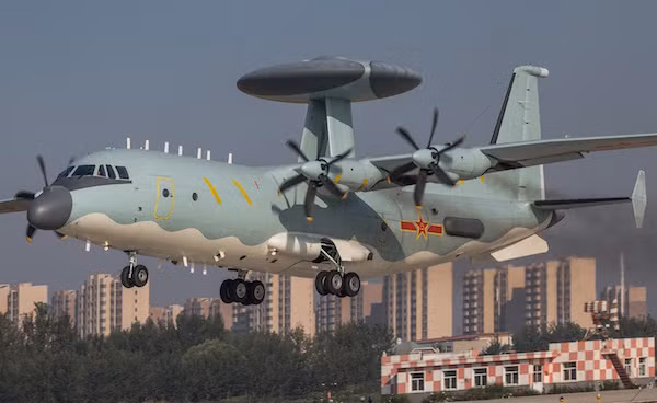 Đầu những năm 2000, Trung Quốc được đồn là quan tâm đến loại máy bay này. Tuy nhiên, các cuộc đàm phán đã thất bại và Bắc Kinh tiếp tục sử dụng máy bay KJ-2000 AEW&amp;C được sản xuất trong nước. Nguồn ảnh: Foxt.