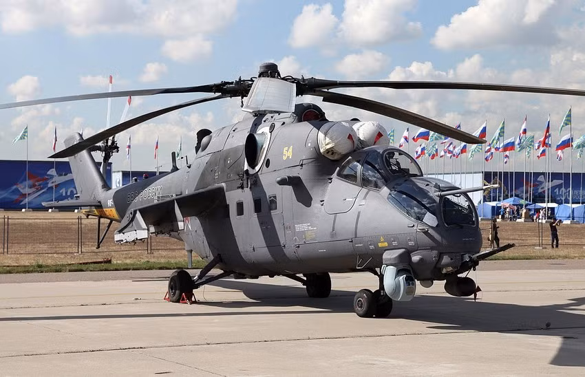 Kể từ đầu những năm 2000, Mi-35 đã được 11 quốc gia nước ngoài đặt mua, với hơn 180 chiếc gần đây nhất được xuất khẩu sang Belarus vào đầu năm 2023. Điều này tiếp nối di sản của Mi-24, loại trực thăng vũ trang được sử dụng rộng rãi nhất trên toàn thế giới. Ảnh: Military Today.