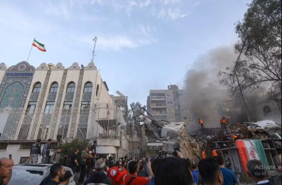 Ngay sau khi thực hiện cuộc tấn công chưa từng có tiền lệ nhằm vào Israel, Iran kêu gọi nhà nước Do Thái không đưa ra hành động đáp trả quân sự. Tehran thêm rằng cuộc tấn công đêm 13/4 là hành động chính đáng nhằm phản ứng trước đòn tấn công mà Israel thực hiện nhằm vào lãnh sự quán của nước này ở Damascus, Syria hồi đầu tháng.