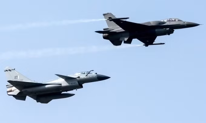 Cùng lúc đó, Pakistan tuyên bố đã làm tê liệt 70% lưới điện của Ấn Độ, đây là cuộc tấn công mạng lớn nhất, làm ảnh hưởng đến dân số lớn nhất trong lịch sử thế giới. Đây cũng là điều mà giới quan sát không thể ngờ về năng lực tác chiến mạng của Pakistan lại mạnh đến vậy, khi Ấn Độ là cường quốc công nghệ thông tin.