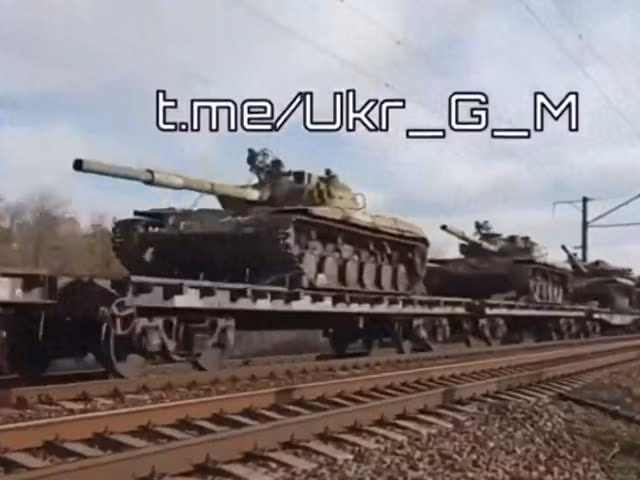 Vì vậy, quân đội Nga cuối cùng đã mở kho niêm cất đưa tăng T-64 đã chờ đợi bấy lâu nay. Lưu ý rằng phiên bản T-64 mà quân đội Nga đưa đi nâng cấp lần này, là phiên bản T-64A đời đầu, vẫn có một khoảng cách nhất định giữa nó với T-64BV và các xe tăng mới khác được sử dụng ở Ukraine. 