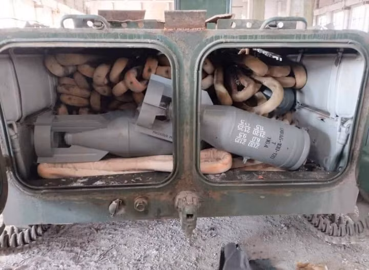 Theo trang Army Certification đưa tin, vào hồi tháng 6, lính Nga thuộc đơn vị công binh chiến đấu, đã sử dụng một xe bọc thép chở quân MT-LB thu được của Ukraine, chất lên đó khoảng 3,5 tấn thuốc nổ TNT và 5 quả bom FAB-100; khi chiếc xe “cảm tử” này phát nổ, có thể dọn sạch các mục tiêu kiên cố nhất. 
