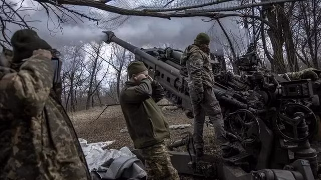 Nếu tính tất cả quân số cũ và mới, thì tổng quân số hiện tại của Quân đội Ukraine tại Bakhmut đã lên tới 80.000 quân, tương đương với 20 lữ đoàn tăng cường. Việc một cụm quân quy mô lớn như vậy tập trung tại Bakhmut, mà không gây ra tổn thất lớn cho quân Nga thực sự là vô nghĩa. 