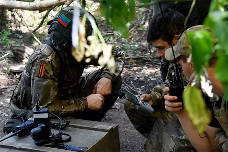 Theo nguồn tin của TASS, số lượng tù binh của Ukraine đầu hàng đã tăng lên gần đây; điều này một phần là do thành viên của các tổ chức hoạt động ngầm thân Nga, đã lan truyền thông tin về lựa chọn đầu hàng ở những thành phố do lực lượng vũ trang Ukraine kiểm soát.